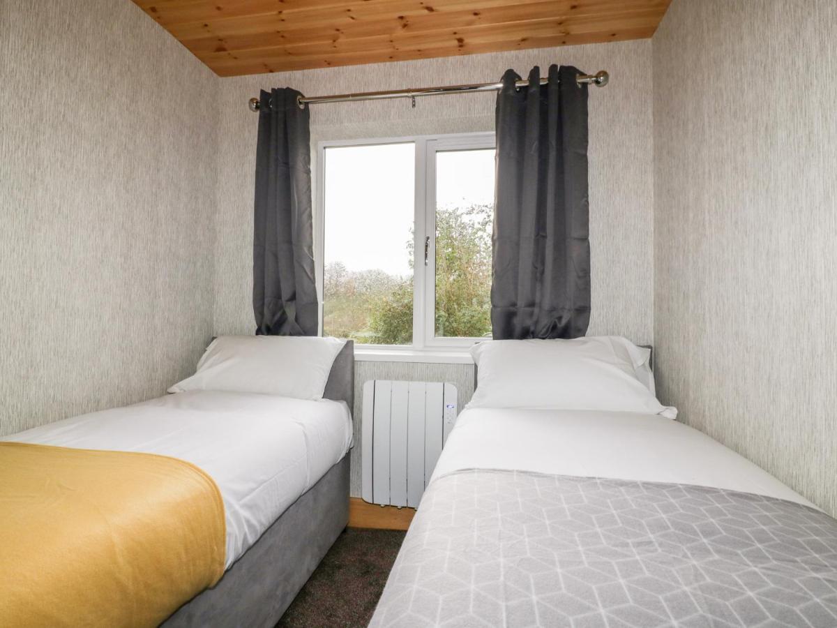 Lodge Two Truro Extérieur photo